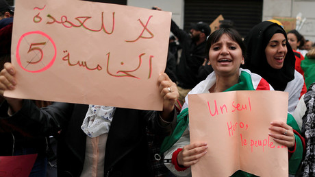 Des femmes manifestent contre un cinquième mandat du président Abdelaziz Bouteflika à Alger, le 8 mars 2019 (image d'illustration). 