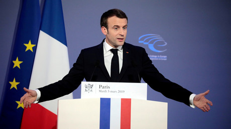 Le Parlement adopte la proposition de loi anticasseurs, Macron saisit le Conseil constitutionnel