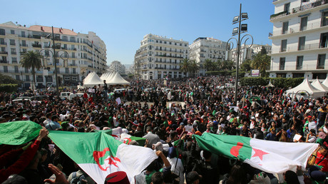 Une manifestation pour un changement politique en Algérie, après le renoncement de Bouteflika, à Alger, le 12 mars. 