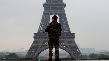 Aéroport de Roissy : une militaire Sentinelle de 24 ans se suicide avec son arme de service