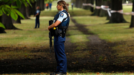 Les autorités établissent un périmètre de sécurité aux abords de la mosquée Masjid al Noor à Christchurch le 15 mars.