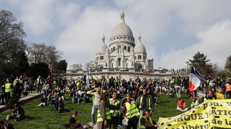Des Gilets jaunes réunis à Montmartre pour l'acte 19 de leur mobilisation, à Paris, le 23 mars.