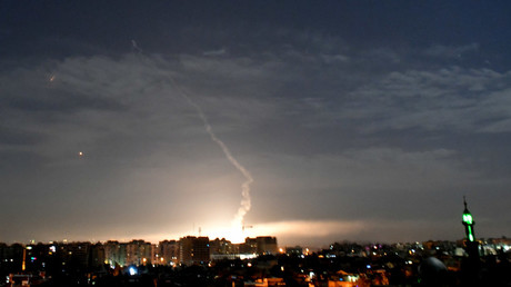 Le système de défense antiaérien syrien répond à une frappe israélienne, le 21 janvier 2019 (image d'illustration).