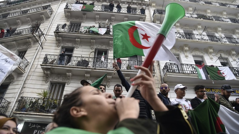 Algérie : vives réactions après l'agression de féministes lors d’une manifestation (VIDEO)