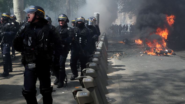 Acte 23 : les politiques indignés après le slogan «Suicidez-vous» lancé aux forces de l'ordre