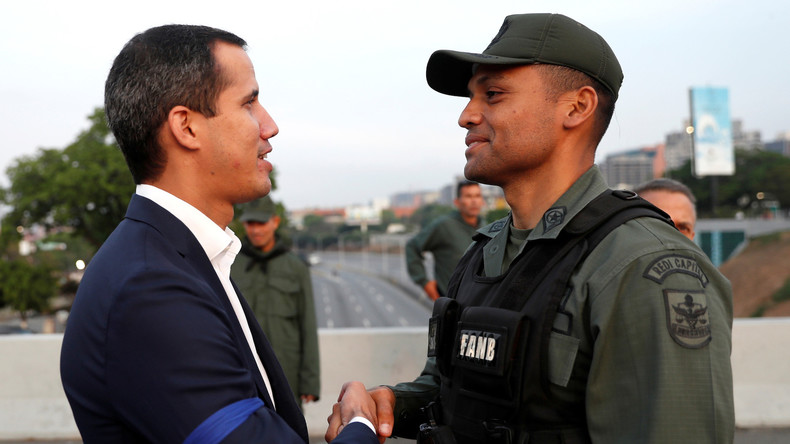 Venezuela : Guaido s'affiche avec des militaires, Caracas dénonce un «coup d'Etat» 