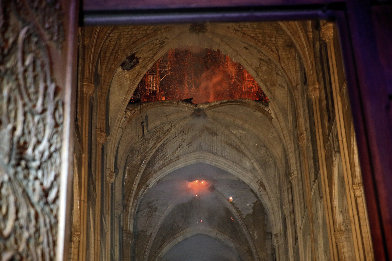 Les glaçantes premières images de l'intérieur de Notre-Dame de Paris, ravagée par le feu (IMAGES) 