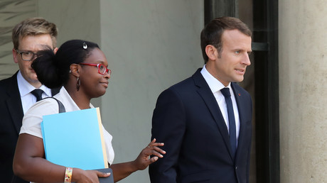 Sibeth Ndiaye et Emmanuel Macron sur le parvis de l'Elysée en octobre 2017 (image d'illustration).
