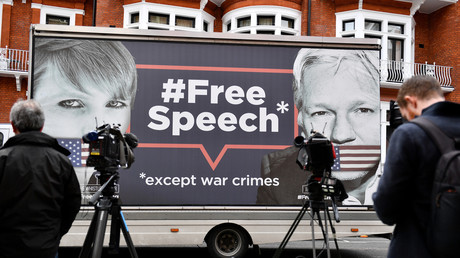 Quito évoque l'«ingratitude» d'Assange et rappelle son droit de mettre fin à son asile