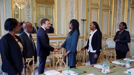 Le président français Emmanuel Macron rencontre le 5 avril à l'Elysée des représentants de l'association Ibuka, dont l'objectif est de perpétuer la mémoire des victimes du génocide rwandais.