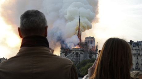 Devant Notre-Dame de Paris le 15 avril 2019.