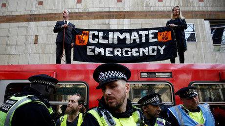 Londres bloquée depuis trois jours par des milliers d'activistes de la cause écologiste (IMAGES)