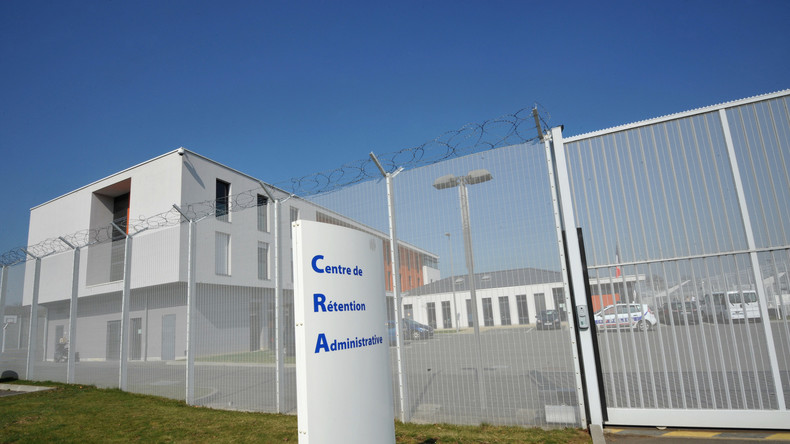 Rennes : s'opposant à l'expulsion d'un des leurs, des migrants incendient leur centre de rétention