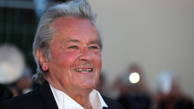 Pétition contre la palme d'honneur d'Alain Delon : le festival maintient son hommage