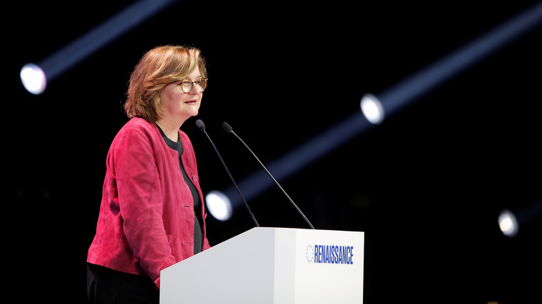 «Je ne suis pas Bilal Hassani» : Nathalie Loiseau se dit inadaptée aux «grands shows à paillettes»