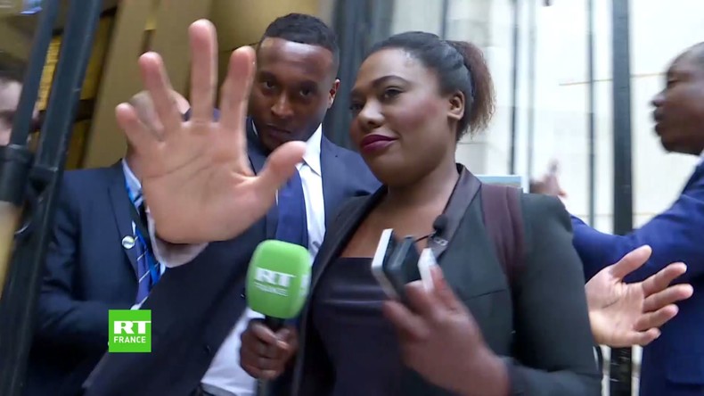 «C'est comme ça, désolé» : une journaliste RT France se fait recaler au QG de Renaissance (VIDEO)