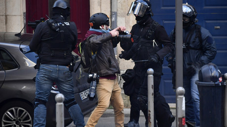 Violences policières envers les journalistes: plus de 350 médias et journalistes signent une tribune