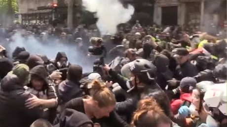 1er mai : premiers heurts avec les forces de l'ordre à Paris (VIDEO)