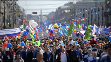1er mai en Russie : arrestations dans un cortège anti-gouvernemental à Saint-Pétersbourg