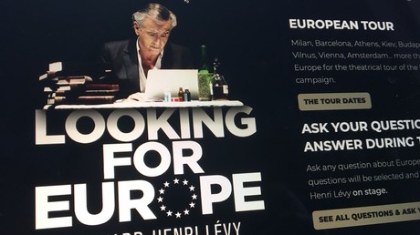 «Comme un caniche mouillé» : BHL pris pour cible par le Spiegel et le Canard enchaîné