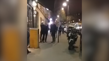Paris : la police aurait interpellé un mineur en lui recouvrant la tête avec un sac