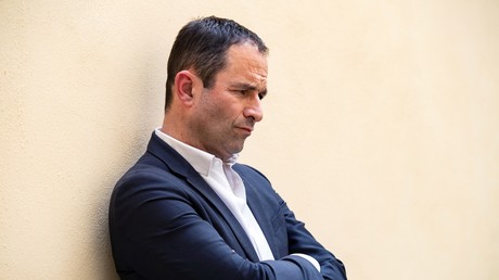 Crédité de moins de 5% d'intentions de vote, Hamon propose une nationalité européenne