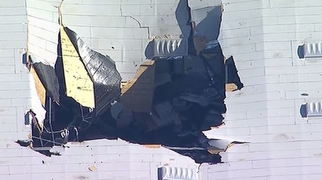 Californie : un F-16 s'écrase sur un entrepôt