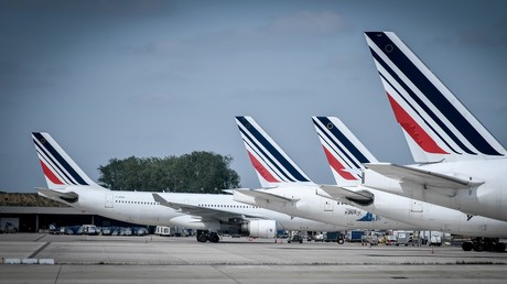 Empennages d’avions de la compagnie Air France stationnés sur le tarmac de l’aéroport Roissy-Charles De Gaulle, près de Paris (photo d’illustration prise en avril 2018). 