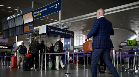 «La France, c’est pas aux Français !» : des sans-papiers occupent un terminal de Roissy (VIDEOS)