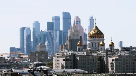 Vue sur le quartier d’affaires de Moscou. Au premier plan, derrière un ensemble d’immeubles d’habitations, la cathédrale du Christ Sauveur (photo d’illustration prise en mai 2019). 