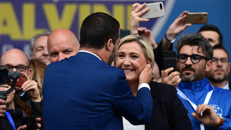 Matteo Salvini et Marine Le Pen lors d'un rassemblement des eurosceptiques à Milan, le 18 mai.
