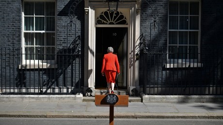 Theresa May poussée dehors par le Brexit, des candidats sur les rangs pour lui succéder