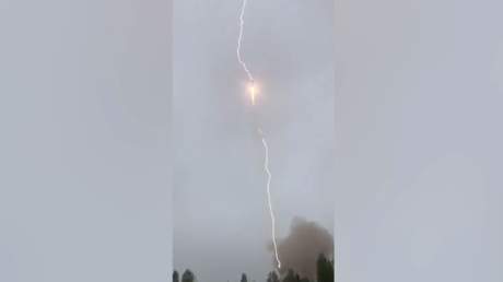 Russie : la fusée Soyouz-2.1b frappée directement par la foudre en plein vol