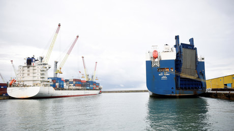 Le cargo saoudien Bahri Yanbu, soupçonné de transporter des armes françaises à destination de l'Arabie saoudite, dans le port de Gênes en Italie, le 20 mai 2019 (image d'illustration).