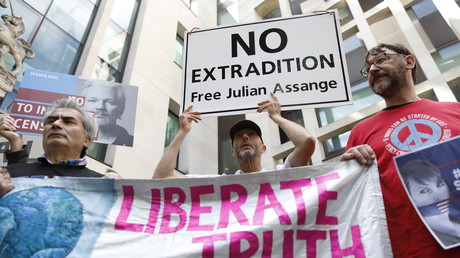 Les partisans de Julian Assange se rassemblent devant le tribunal de Westminster à Londres, le 30 mai 2019 (image d'illustration). 