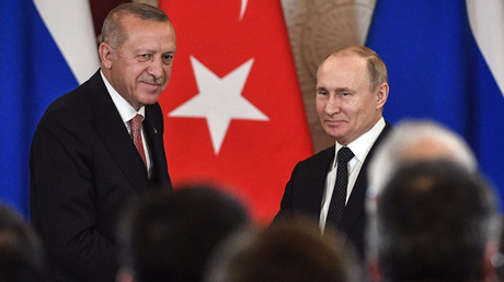 Syrie : Erdogan appelle à respecter la trêve à Idleb lors d'un entretien avec Poutine