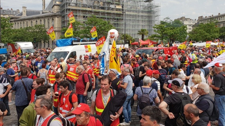 Les cheminots retournent dans la rue contre le «nouveau pacte ferroviaire» (IMAGES)