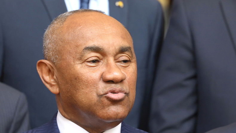 Corruption : le président de la Confédération africaine de football a été interpellé à Paris
