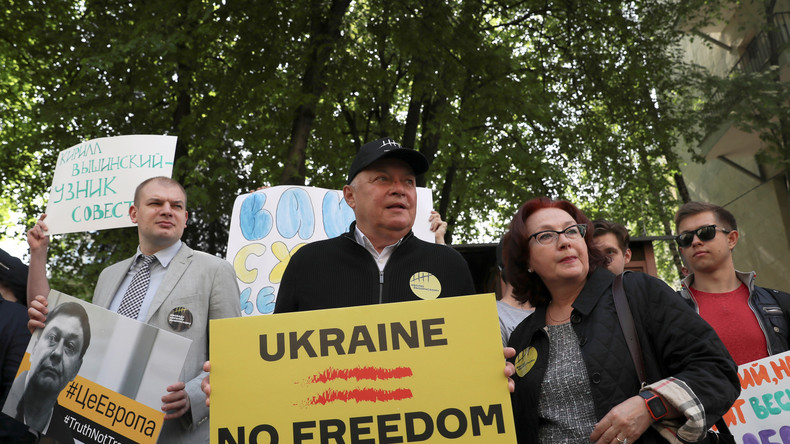 Une «honte» pour l'Ukraine : le journaliste russe incarcéré Kirill Vychinsky plaide non-coupable