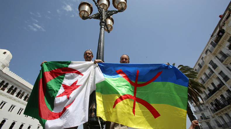Algérie : 18 manifestants écroués pour avoir brandi le drapeau berbère