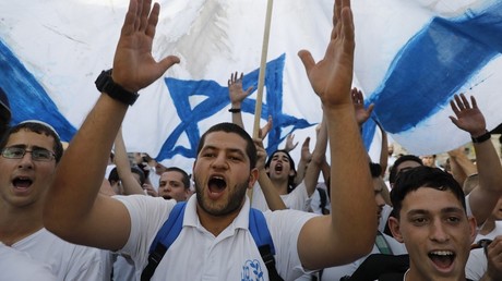 Des milliers d'Israéliens célèbrent la prise de Jérusalem-Est (IMAGES)