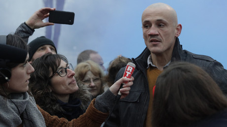 Christophe Dettinger obtient le port du bracelet électronique pour purger le reste de sa peine