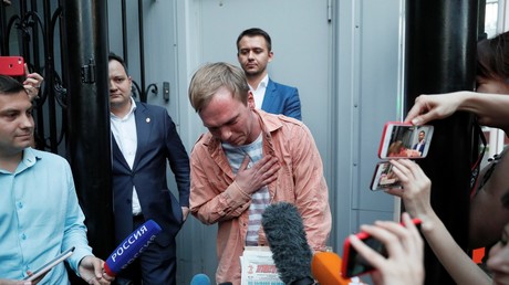 Ivan Golounov à la sortie des locaux de la police le 11 juin 2019 à Moscou.