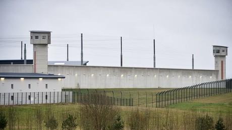 Prise d'otage à Condé-sur-Sarthe : le détenu s'est rendu, les gardiens «sains et saufs»
