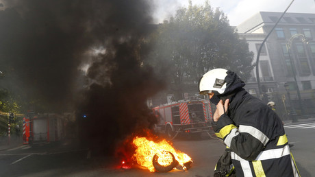 Des sapeurs belges interviennent sur un incendie à Bruxelles déclenché par leurs collègues en colère, novembre 2017 (image d'illustration).