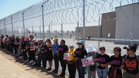 Manifestation devant le centre de détention de migrants de Otay Mesa à San Diego aux Etats-Unis, en juin 2018 (image d'illustration).