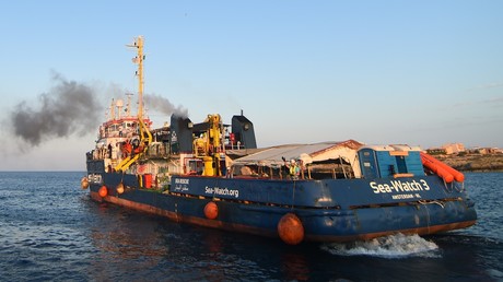 La capitaine du navire Sea-Watch arrêtée après avoir forcé le passage pour accoster à Lampedusa