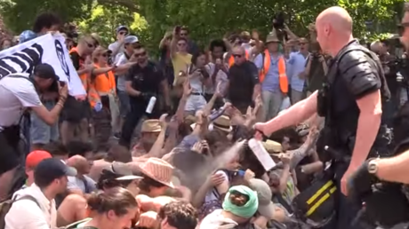 «On est plus au temps des manifestations» : de Rugy justifie l'action des CRS contre des écologistes