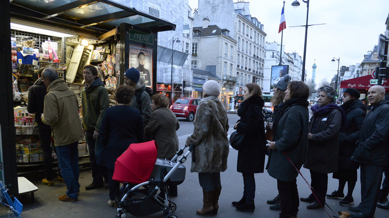 Fausses nouvelles : 37% des Français font confiance à la télévision, 36% à la presse écrite
