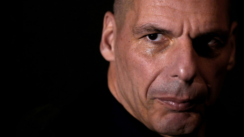 «Vous faites honte» à la France : l'ancien ministre grec Yanis Varoufakis fait un esclandre à Roissy